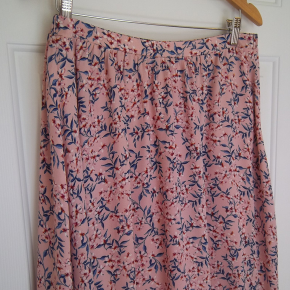 Bobeau Dresses & Skirts - Bobeau Lined Floral Long Skirt